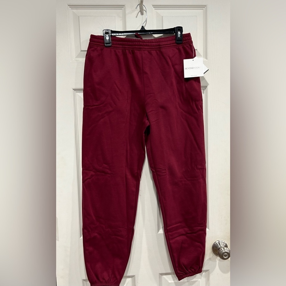 Beyond Yoga Women's Medium LuxeFleece Sweatpant Maroon Merlot NWT Cozy Fleece